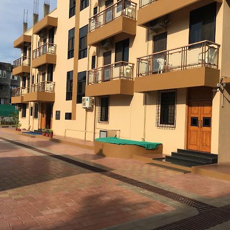 מלון אליבג Hira Laxmi Residency מראה חיצוני תמונה