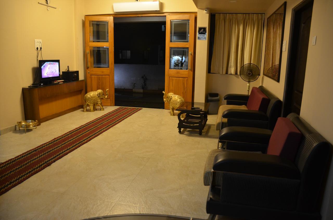 מלון אליבג Hira Laxmi Residency מראה חיצוני תמונה