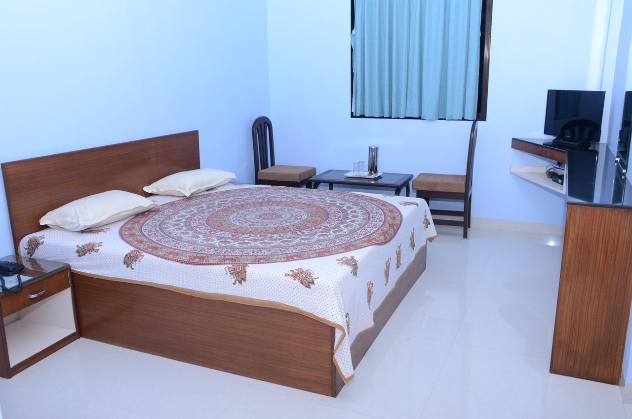 מלון אליבג Hira Laxmi Residency מראה חיצוני תמונה