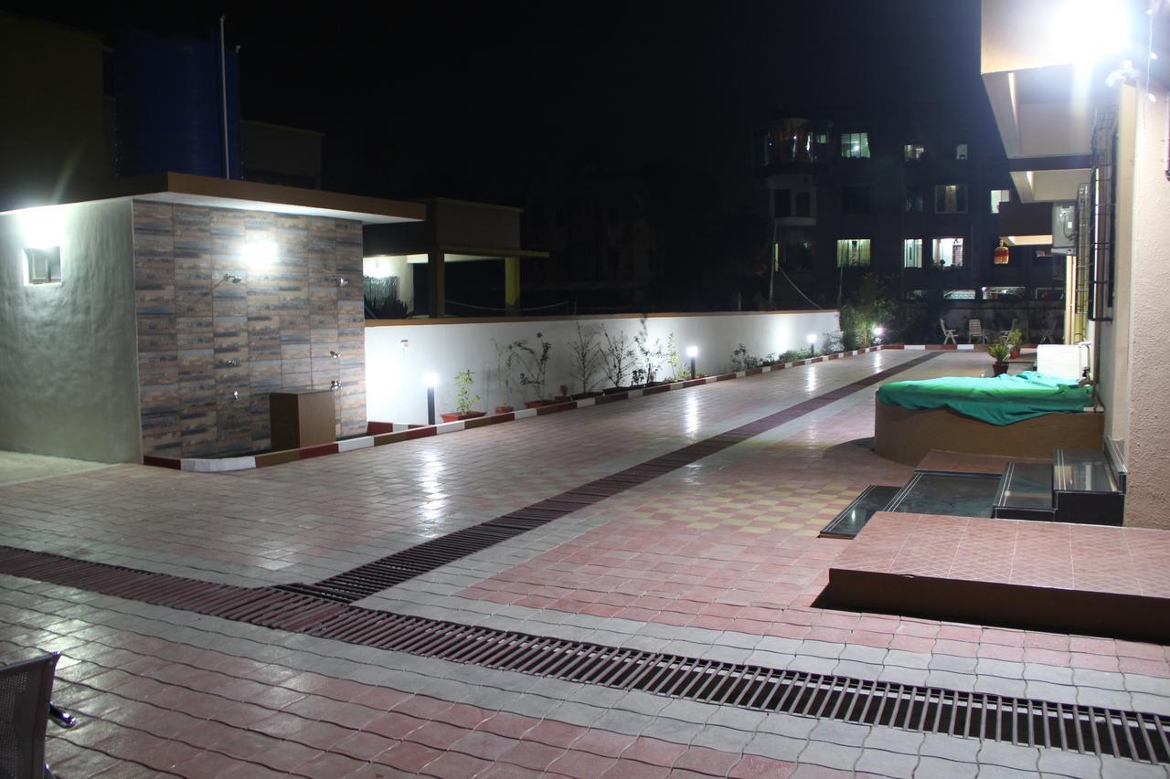 מלון אליבג Hira Laxmi Residency מראה חיצוני תמונה