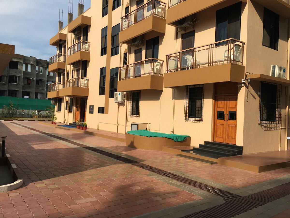 מלון אליבג Hira Laxmi Residency מראה חיצוני תמונה